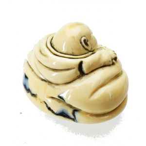 Hotai auf seinem Schatzsack Netsuke