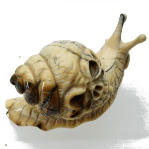 Schnecke mit Totenkopf-Gehäuse Netsuke