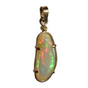 BONA ROCA  Edel Opal Anhänger natürliche Form mit Diamant, Fassung Gold 585, OP14-310