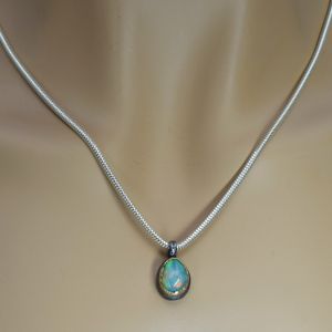 BONA ROCA  Edel Opal Anhänger Charm natürliche Form Fassung 18 Karat Gold mit Silber OP18-503