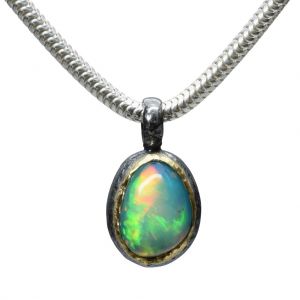 BONA ROCA  Edel Opal Anhänger Charm natürliche Form Fassung 18 Karat Gold mit Sterling Silber OP18-504