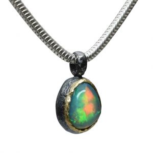 BONA ROCA  Edel Opal Anhänger Charm natürliche Form Fassung 18 Karat Gold mit Sterling Silber OP18-504