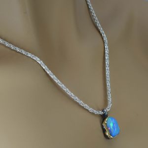 BONA ROCA  Edel Opal Anhänger Charm Natur förmig geschliffen Fassung 18 Karat Gold mit Sterling Silber OP18-506
