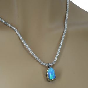 BONA ROCA  Edel Opal Anhänger Charm Natur förmig geschliffen Fassung 18 Karat Gold mit Sterling Silber OP18-506